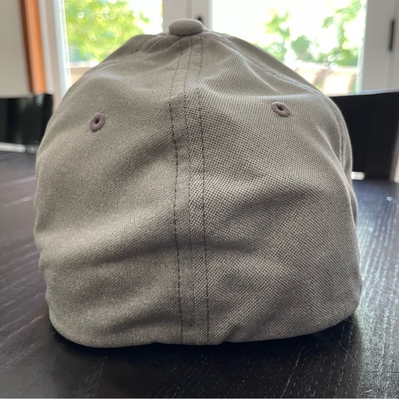 Travis Mathew Golf Hat S/M Small Medium Cap Athletic Light Gray FlexFit - Picture 5 of 7